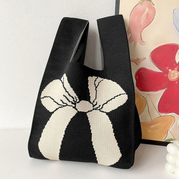 NEW Black & White Knit Bow Tote - Small - Picture 7 of 8